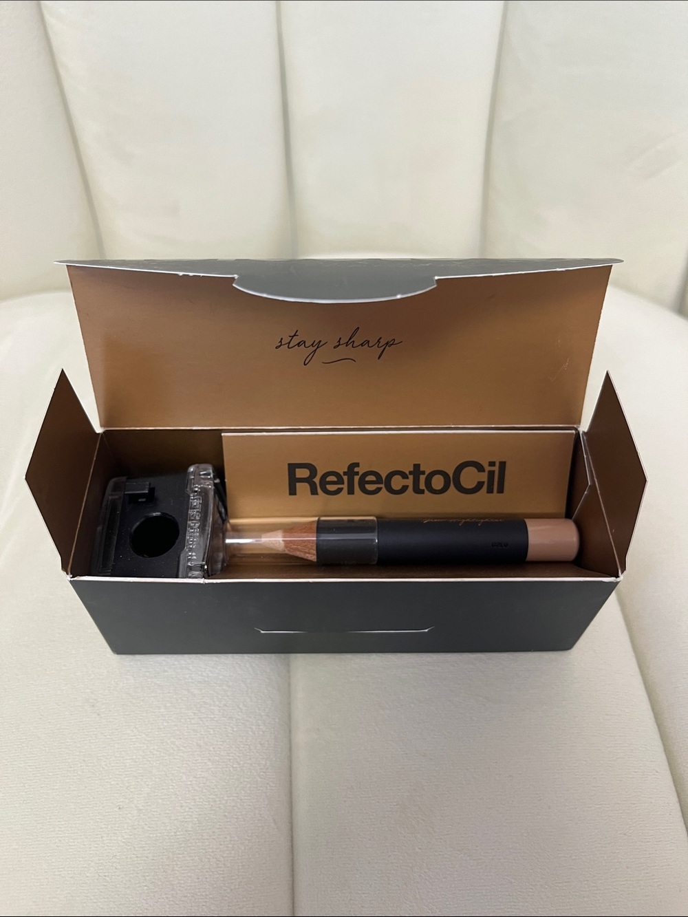 Brow Highlighter & Sharpener with Soft Shimmer